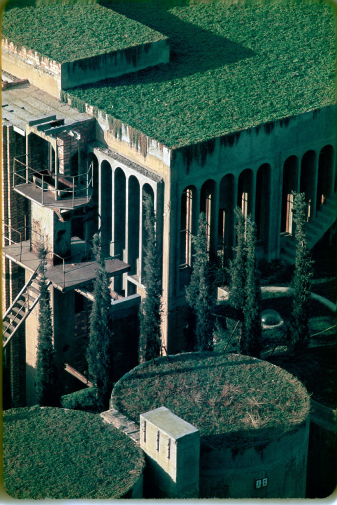 Cement factory renovation la fabrica ricardo bofill 58b3e79e53f27__880.jpg