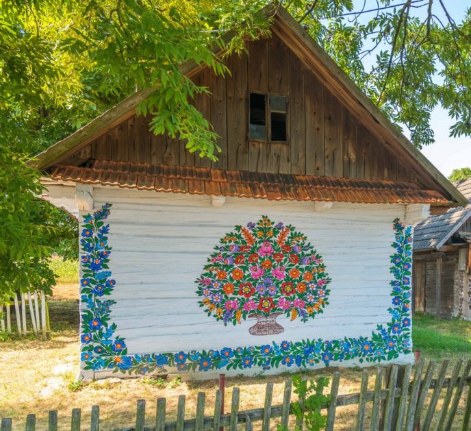 Polish village floral paintings zalipie23 5892ebc15e36e__880.jpg