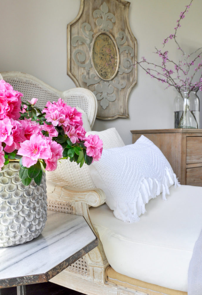 Post_pink flowers in bedroom for beautiful spring update_.jpg