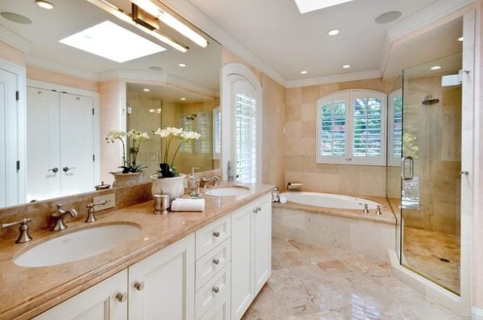Post_traditional full bathroom with frameless shower i_g islquz3hvb1jc90000000000 lvck4.jpg