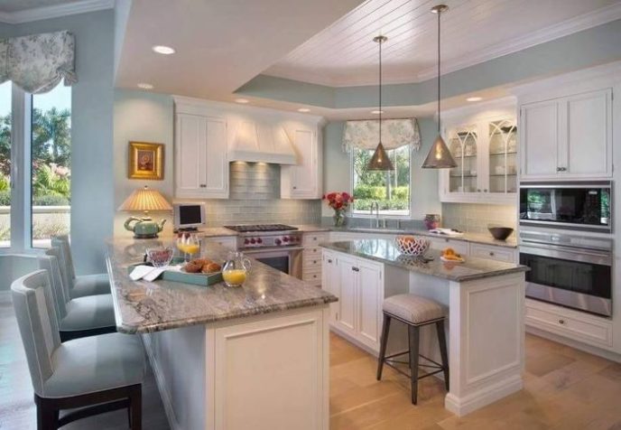 Post_traditional kitchen with breakfast bar and crown molding i_g is1vk3t1tbul8m1000000000 ecpwd.jpg