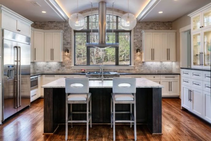 Post_transitional kitchen with absolute black granite hardwood flooring and breakfast bar i_g isdcaoj04wfv2d1000000000 gfpj6.jpg