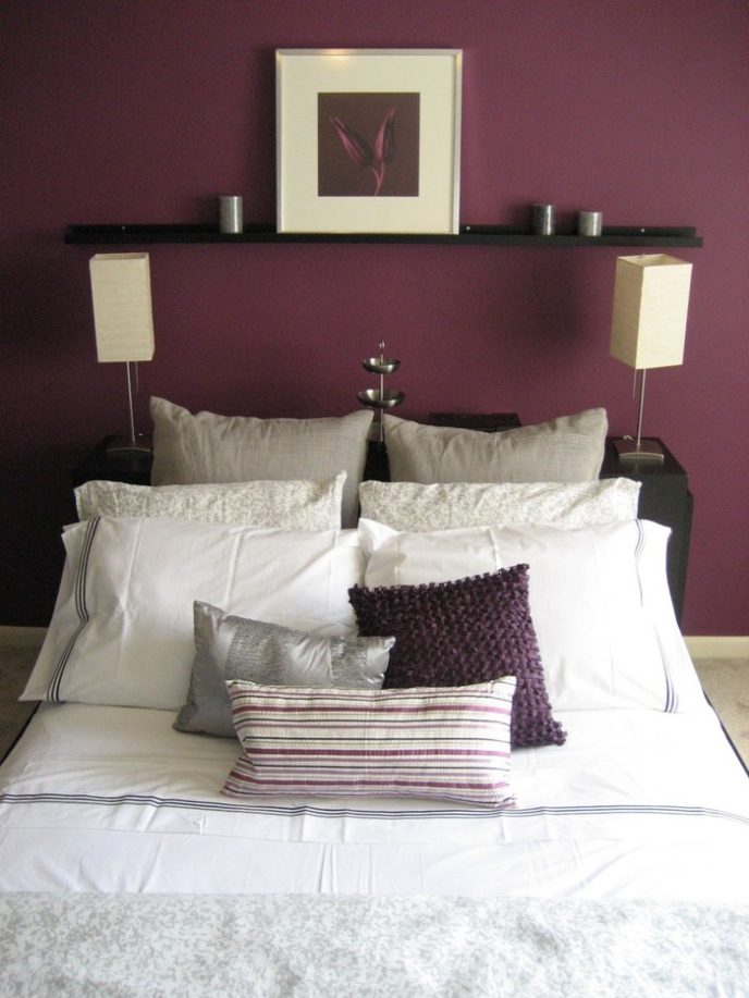 Post_interesting modern bedroom with accent wall design ideas white bed cover white pillow purple pillow white purple striped pattern small pillow black varnished wooden headboard with white gray table lam 936.jpg