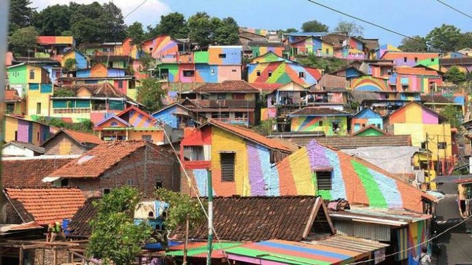 Rainbow village kampung pelangi indonesia 14.jpg