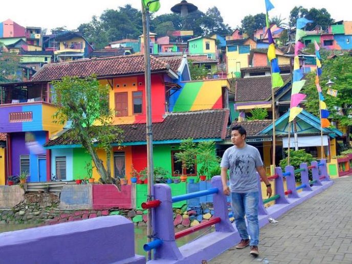 Rainbow village kampung pelangi indonesia 7.jpg