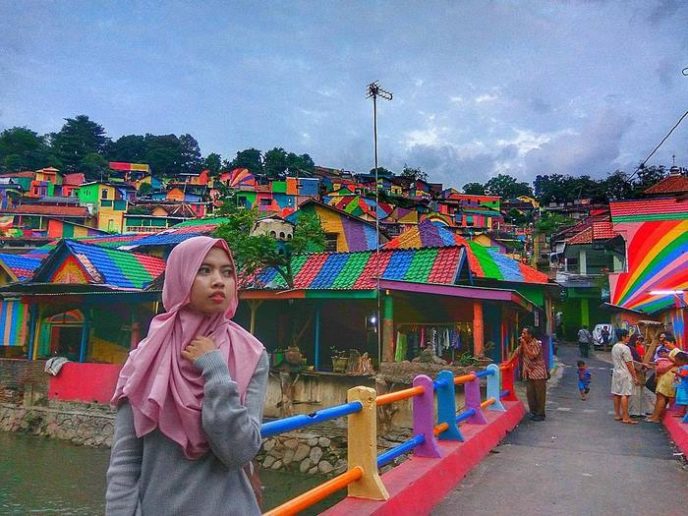 Rainbow village kampung pelangi indonesia 8.jpg