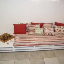 97f7236ac0ee6e85c3e863e4edd6b47f wood pallet couch pallet furniture.jpg