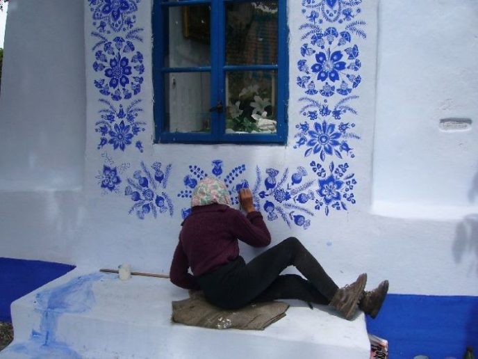 House painting 90 year old grandma agnes kasparkova 16 59d334ed4fbd4__700.jpg