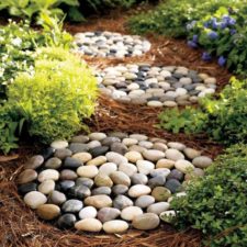 1001gardens.org 20 diy ideas for garden decor with pebbles and stones 01 728x801.jpg