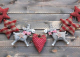 15 fabulous handmade christmas garland designs to brighten up your photos 15.jpg