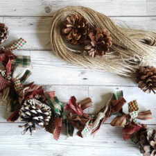 15 fabulous handmade christmas garland designs to brighten up your photos 5 1.jpg