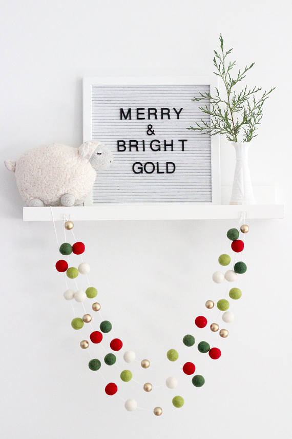 15 fabulous handmade christmas garland designs to brighten up your photos 7.jpg