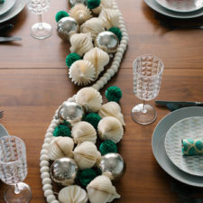 16 blissful christmas table decor ideas that you must see 15.jpg