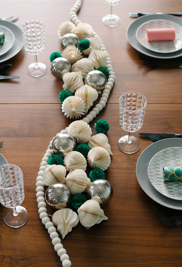 16 blissful christmas table decor ideas that you must see 15.jpg