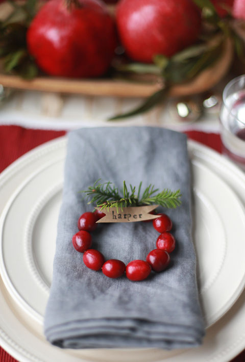 16 blissful christmas table decor ideas that you must see 5.jpg