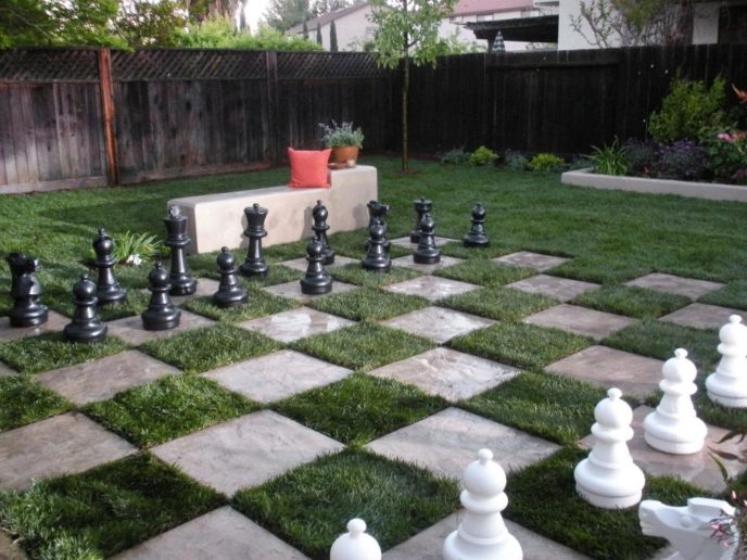 Dycr307_chess lawn_s4x3.jpg.rend_.hgtvcom.966.725.jpeg