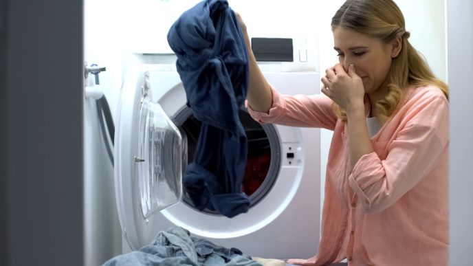 zápach z práčky