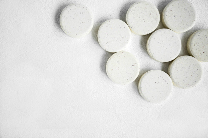 Vyrobte si doma tieto úžasné tablety na čistenie záchodu. Postačia vám tri suroviny!