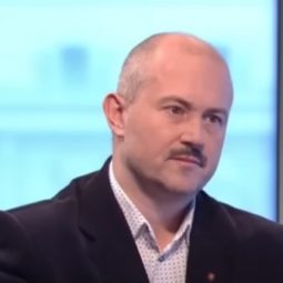 Marián Kotleba nakladá redaktorovi v diskusnej relácii