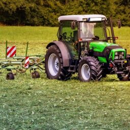 Tractor 3571452_1280.jpg