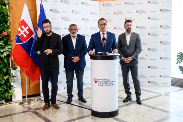 Foto_mpsvr_praca namiesto davok 2.jpg