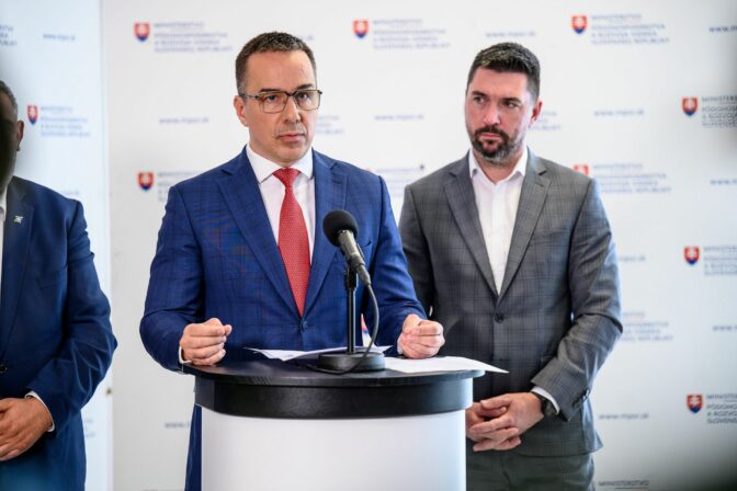 Foto_mpsvr_praca namiesto davok.jpg
