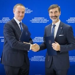 250709_blanar_burda_dohoda_o_spolupraci_pravnicka_fakulta_uk_001.jpg