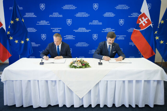 250709_blanar_burda_dohoda_o_spolupraci_pravnicka_fakulta_uk_003.jpg