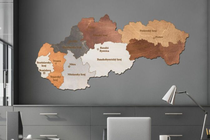 Dk dm lux 10 04 drevena mapa slovenska rozdelena podla krajov.jpeg