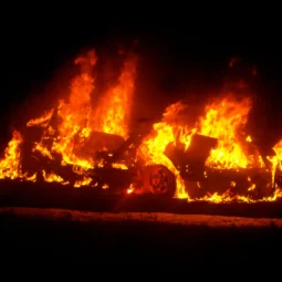 Malorka horiace auto.webp