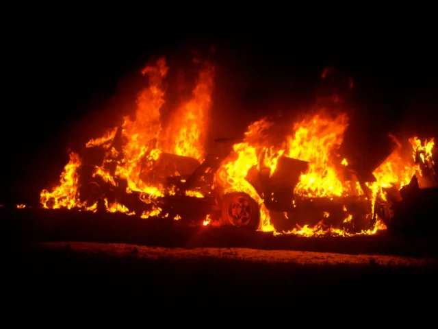 Malorka horiace auto.webp