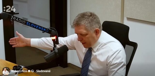 R fico v rozhlase.jpg