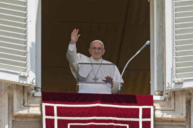Podmienkou účasti na omšiach s pápežom bude plná zaočkovanosť