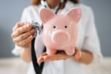 Financie peniaze euro rozpocet naklady zdravotníctvo lekári platy