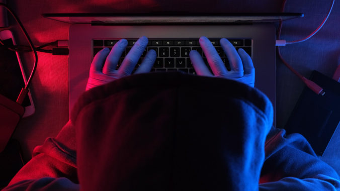 Hacker heker virus napadnutie