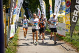 Tím All weather runners dobieha do cieľa počas 345 km dlhého štafetového behu Od Tatier k Dunaju na Tyršovom nábreží v Bratislave. Bratislava, 20. august 2023.