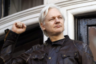 13999_britain_assange_22573 9204ea633a5c498c9e71394385183468 640x420.jpg