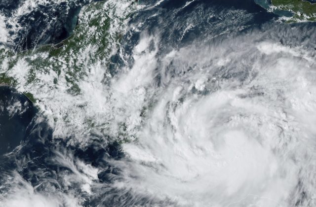 20625_tropical_weather_julia_64665 3b0450c7372e4118a7c639effb43fb9a 640x420.jpg