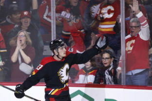23630_capitals_flames_hockey_25416 4c877a89973043229e346cc0f0f8bad8 640x420.jpg