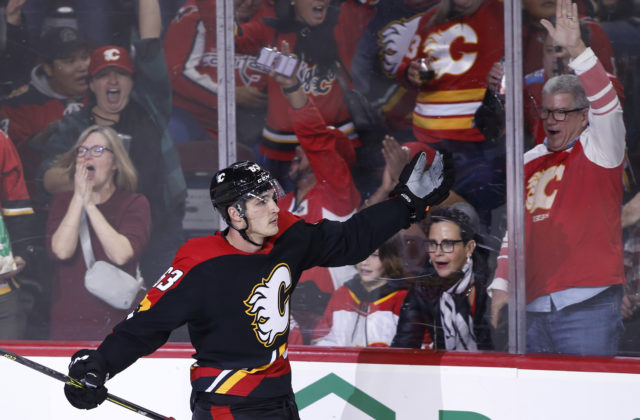 23630_capitals_flames_hockey_25416 4c877a89973043229e346cc0f0f8bad8 640x420.jpg