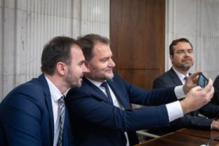 25737_michal sipos igor matovic 640x420.jpg