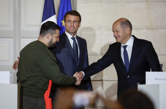 26808_volodymyr zelenskyj emmanuel macron olaf scholz 640x420.jpg