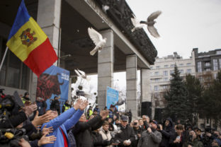 27347_moldavsko protest 640x420.jpg