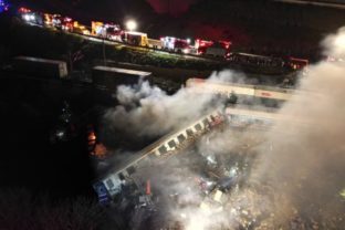 27780_aptopix_greece_train_collision_26079 1 640x420.jpg