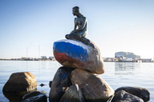27890_denmark_little_mermaid_vandalism_07552 640x420.jpg