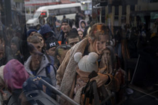 27916_ukraine_tensions_photo_gallery_48607 ea2387f5da604f04a056248d6bf451e4 640x420.jpg