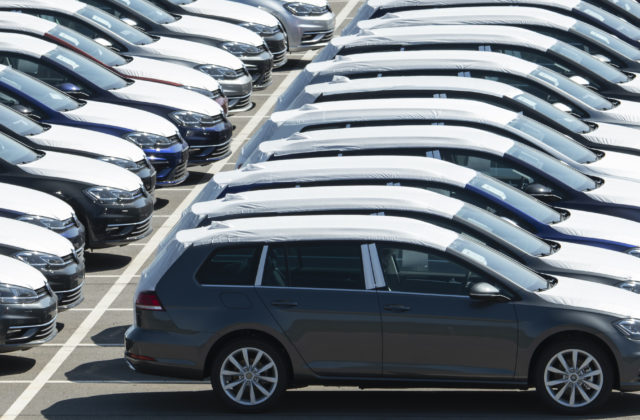 28280_virus_outbreak_germany_volkswagen_restart_production_13876 4721753193b14648a2544497137d379d 640x420.jpg