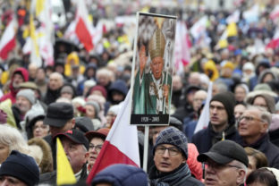 29268_poland_john_paul_ii_march_78603 640x420.jpg