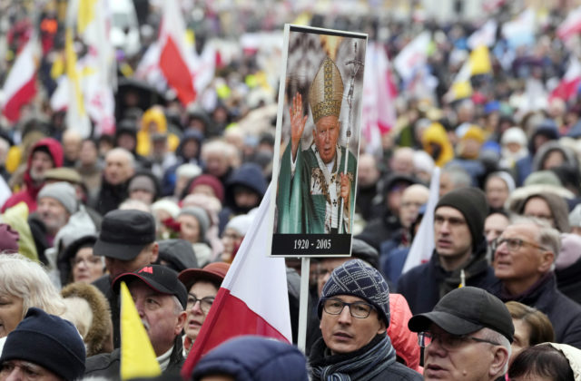 29268_poland_john_paul_ii_march_78603 640x420.jpg