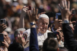 29549_vatican_pope_easter_41457 640x420.jpg